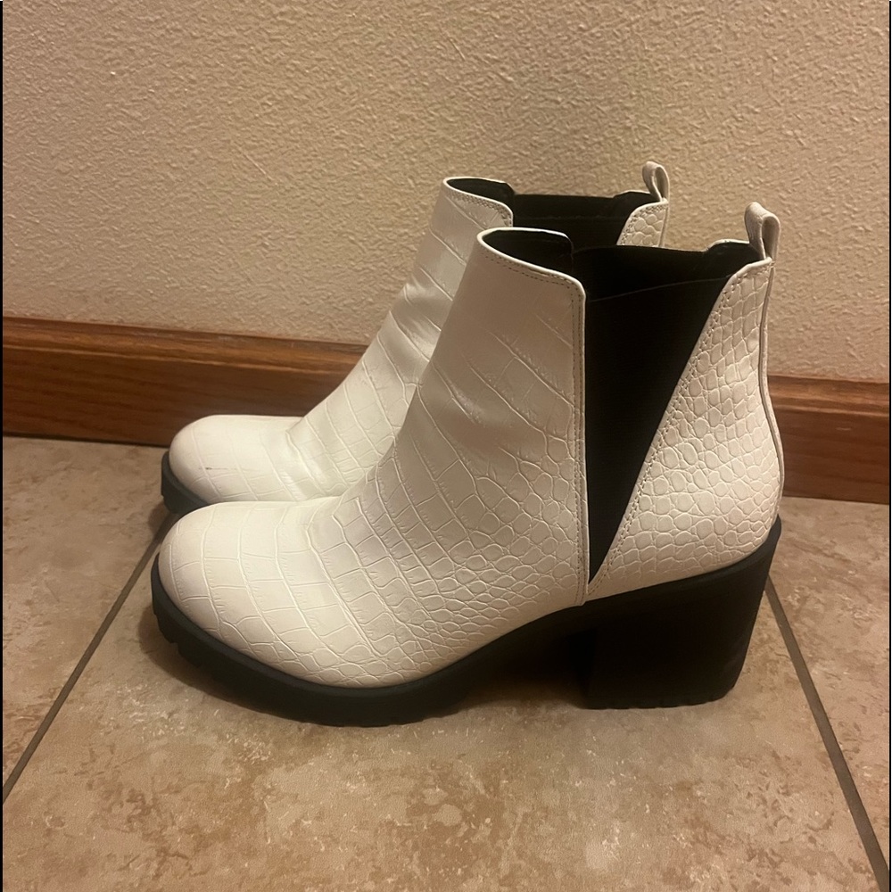 Dirty Laundry White Chelsea Boots